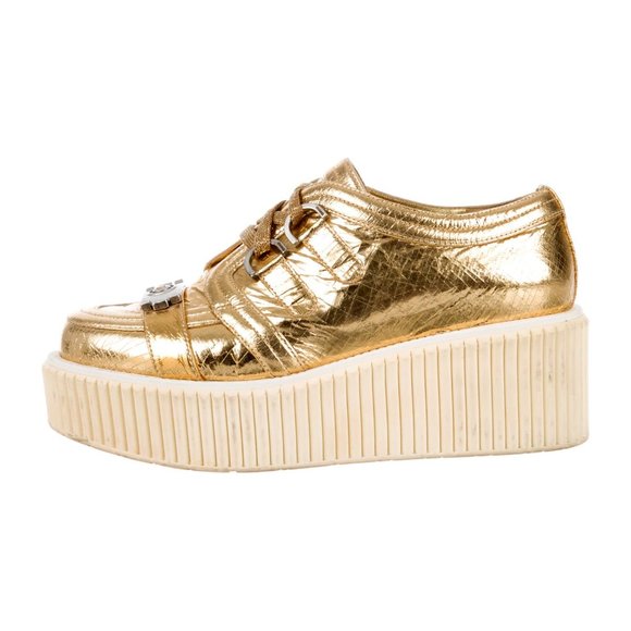 CHANEL GOLD SIZE 8 INTERLOCKING CC LOGO OXFORDS - Picture 1 of 5